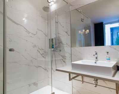 Luxury temporary home with balcony